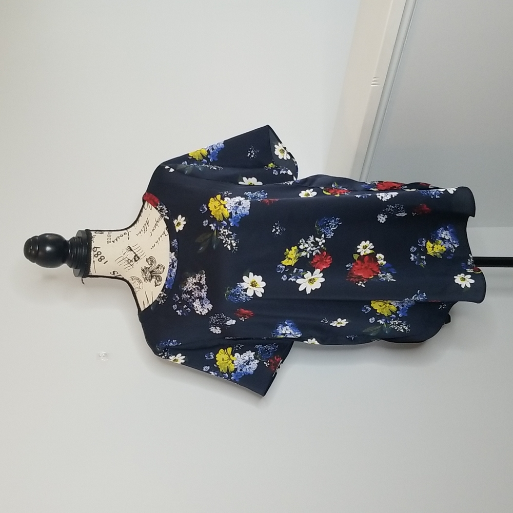 Banana Republic floral top size small